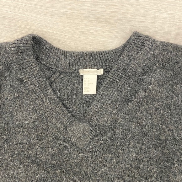 Grey sweater - Picture 3 of 3